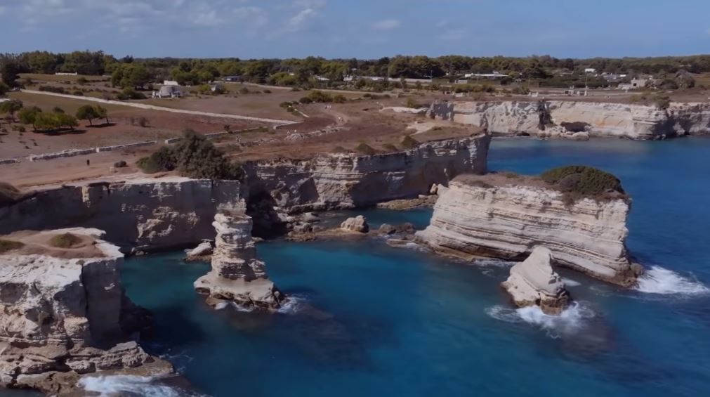 Lovers arch collapses