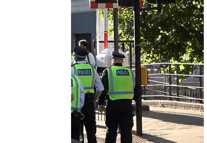 stanley kennett met police