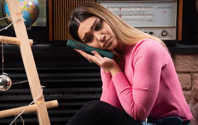 When the News Feels Like Trauma — How Therapists Are Treating the New Wave of News-Induced Anxiety